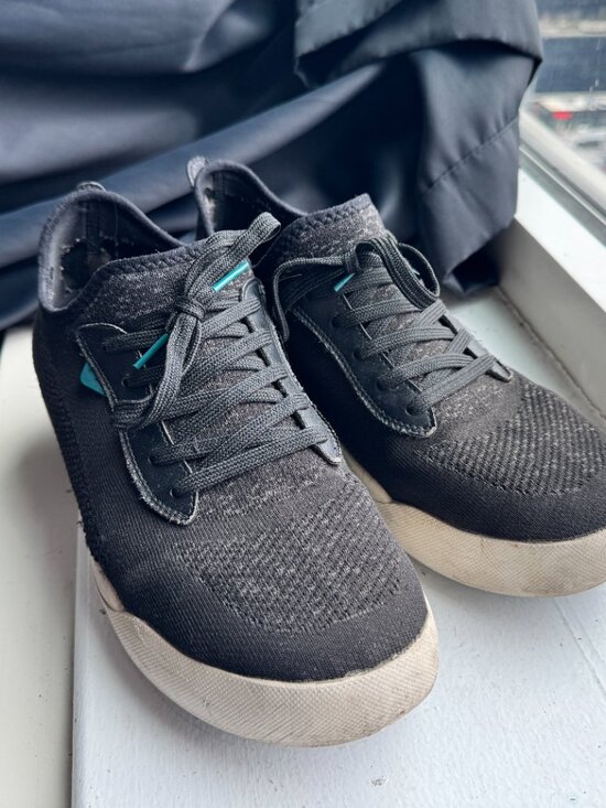 Athletic_Shoes